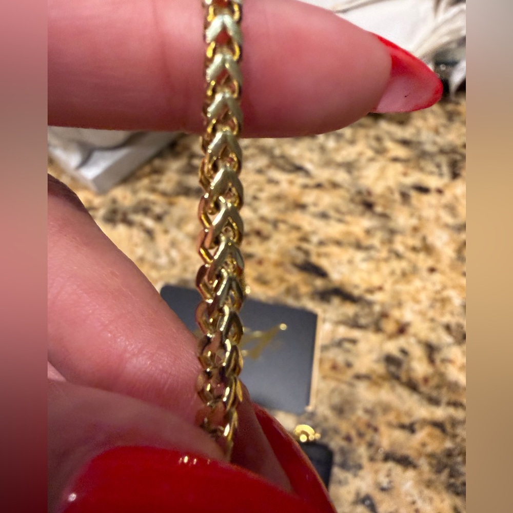 💛✨ GLD Jewelry Cuban Link Bracelet ✨💛
Miami‎ luxury name brand 6” 🌴💅